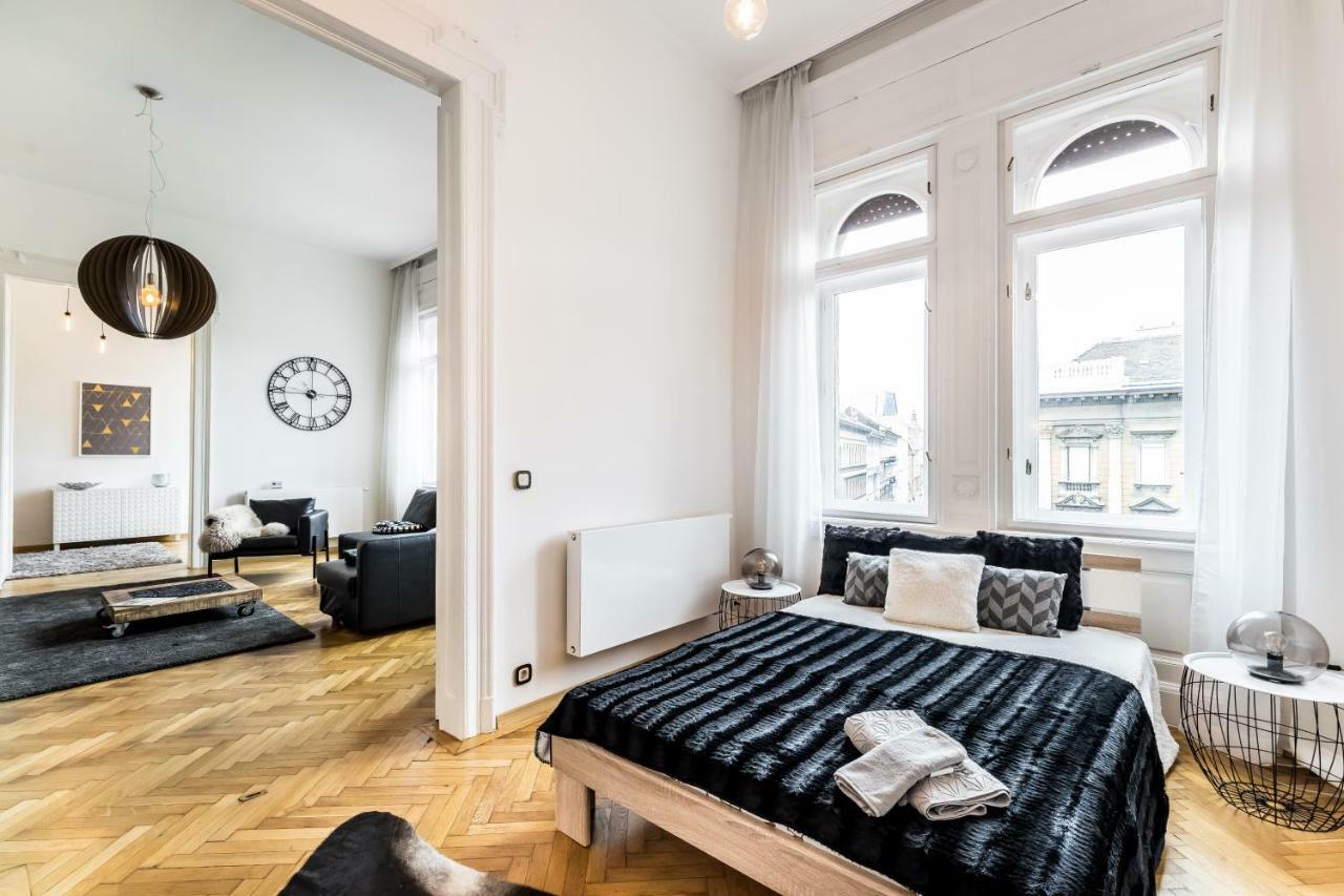 Bpr Luxe De Noir Et Blanc Apartment Budapest Eksteriør bilde