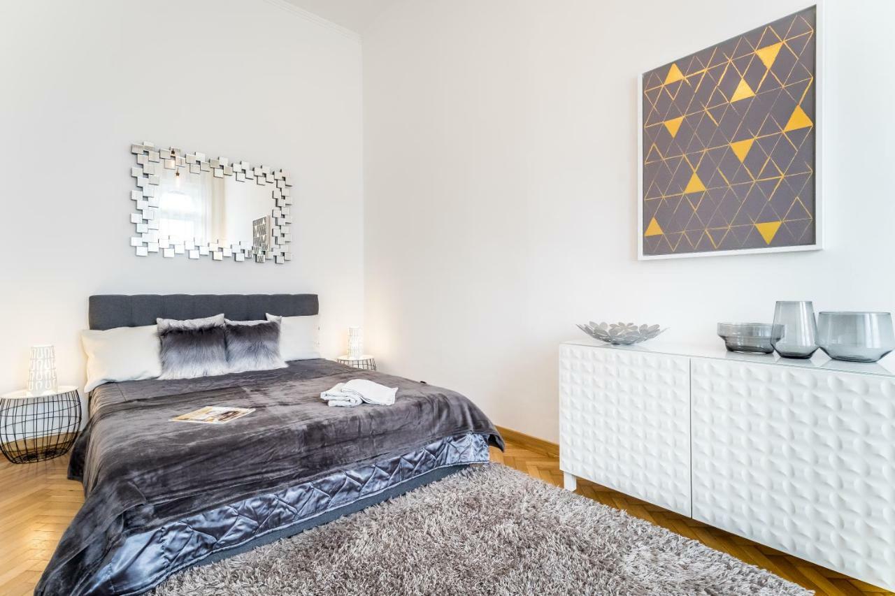 Bpr Luxe De Noir Et Blanc Apartment Budapest Eksteriør bilde