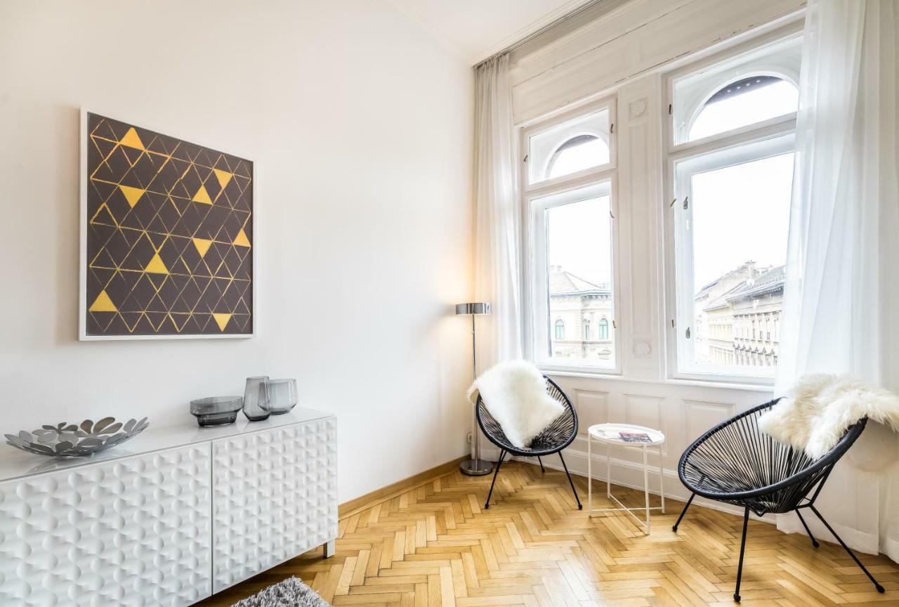 Bpr Luxe De Noir Et Blanc Apartment Budapest Eksteriør bilde