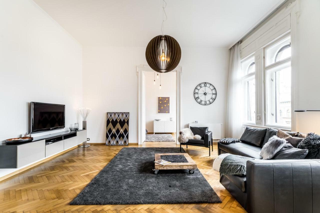 Bpr Luxe De Noir Et Blanc Apartment Budapest Eksteriør bilde