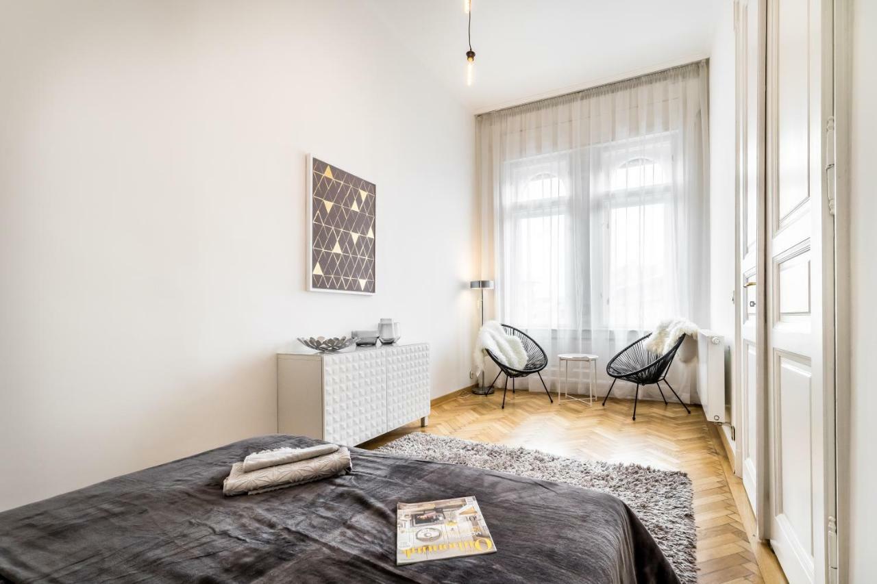 Bpr Luxe De Noir Et Blanc Apartment Budapest Eksteriør bilde