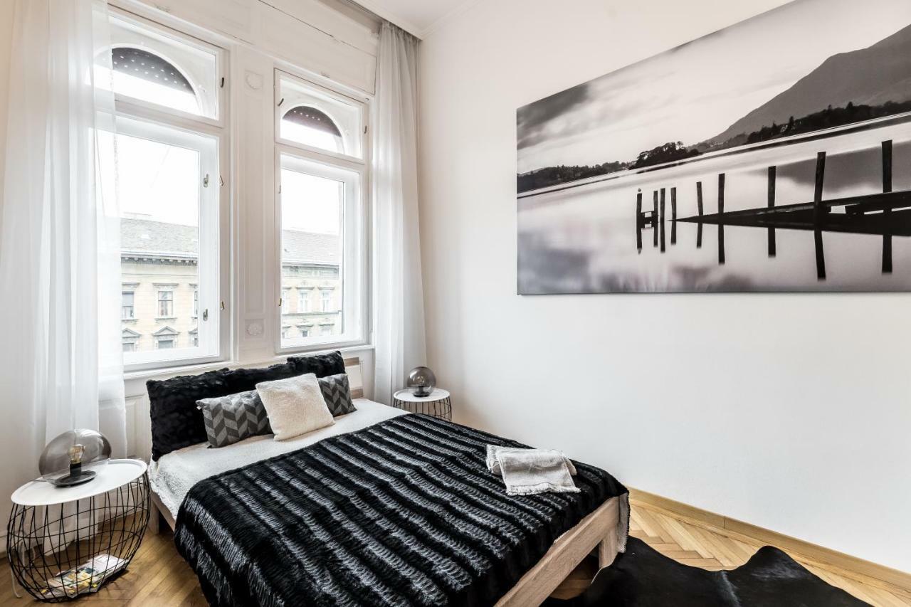 Bpr Luxe De Noir Et Blanc Apartment Budapest Eksteriør bilde